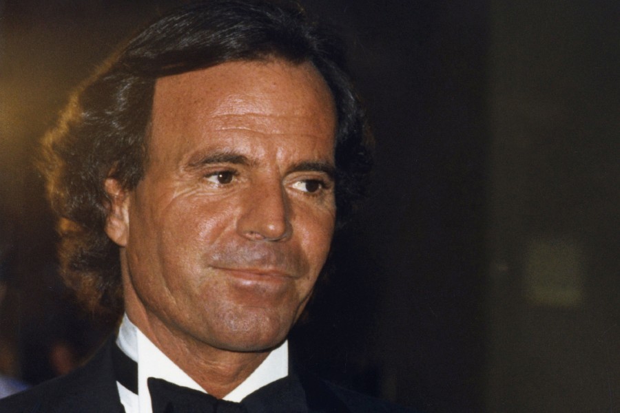 Netflix Creating Series About Spanish Singer, Songwriter Julio Iglesias -  Media Play News